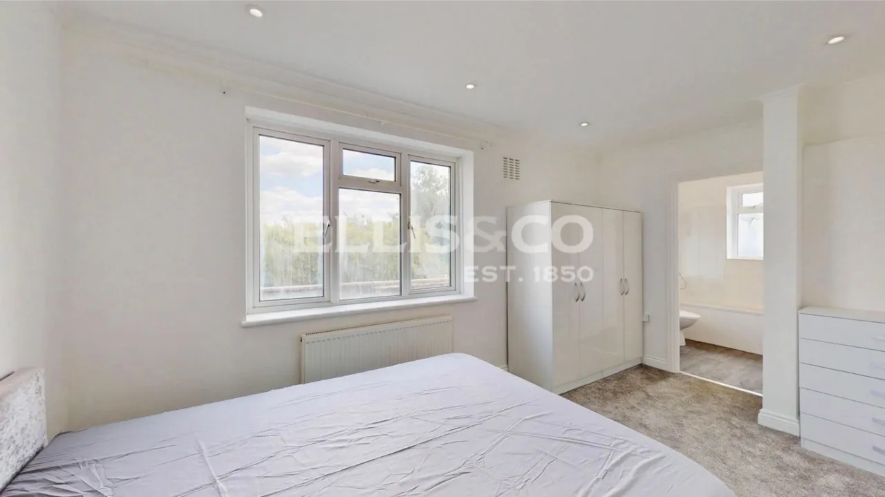 Thorn Close, Northolt, UB5, photo 6