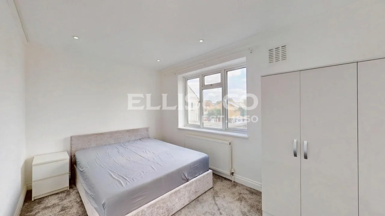 Thorn Close, Northolt, UB5, photo 3