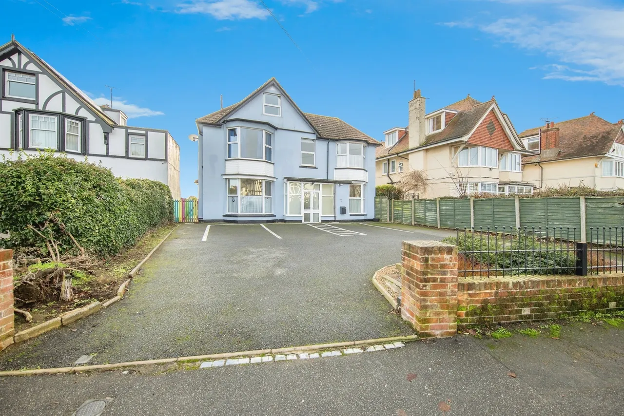 6 bed house for sale — Fronks Road, Harwich