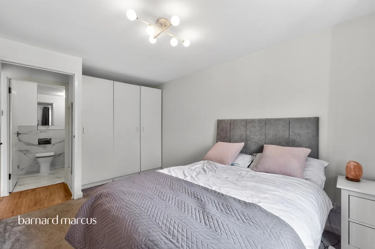 Haynes Close, London, photo 8