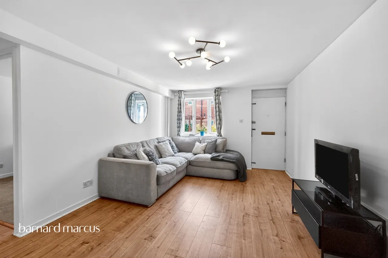 Haynes Close, London, photo 11
