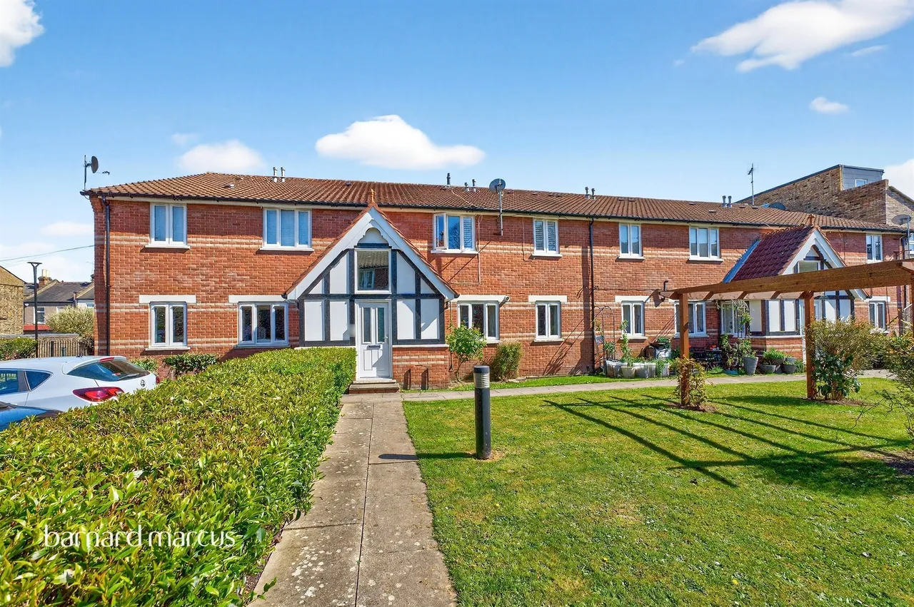 1 bed flat for sale — Haynes Close, London