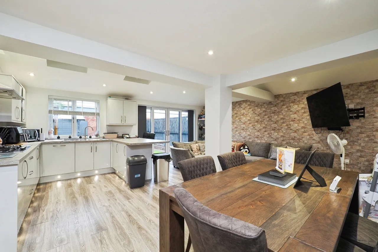 Stornoway Court, Beeston, Nottingham, Nottinghamshire, NG9, photo 5
