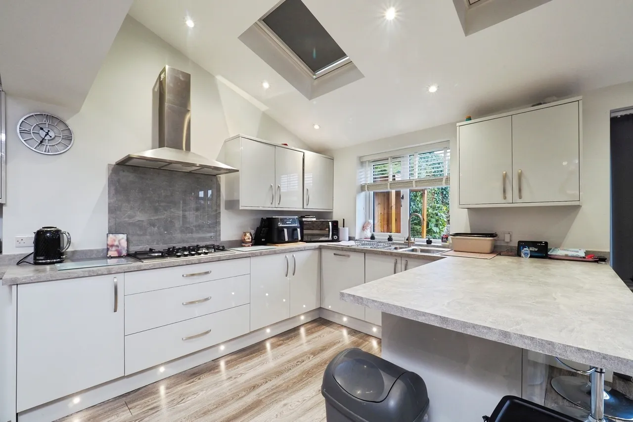 Stornoway Court, Beeston, Nottingham, Nottinghamshire, NG9, photo 2