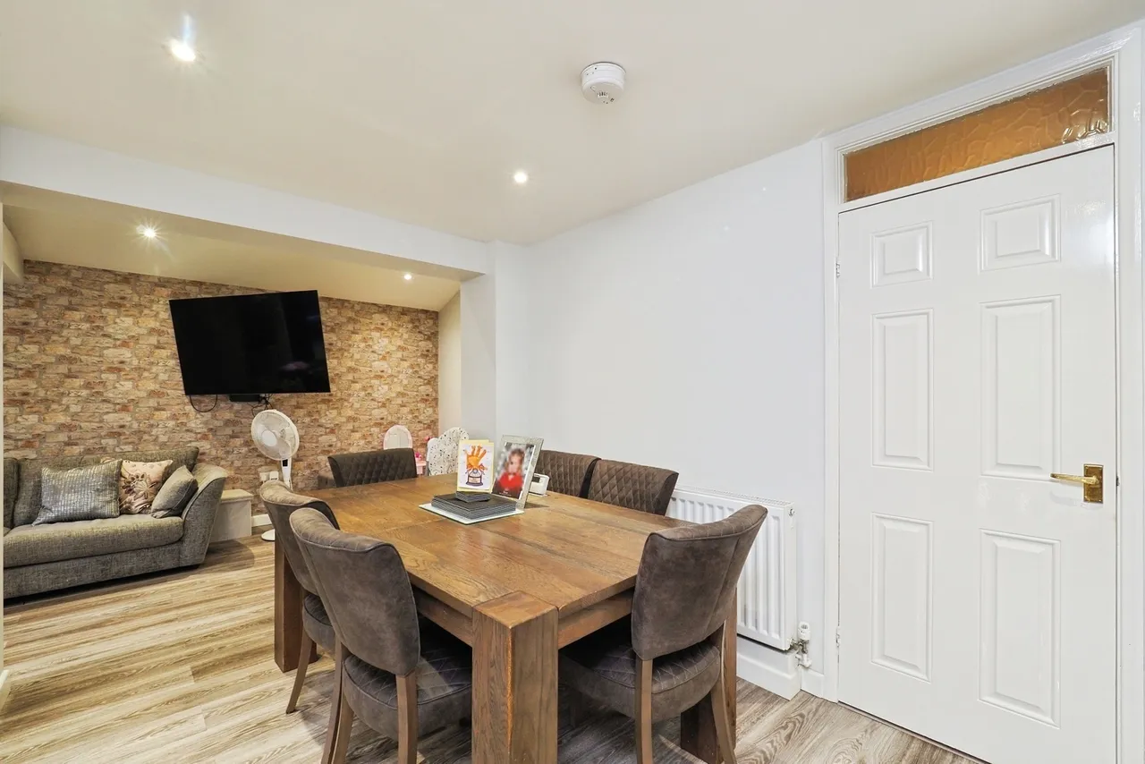 Stornoway Court, Beeston, Nottingham, Nottinghamshire, NG9, photo 8