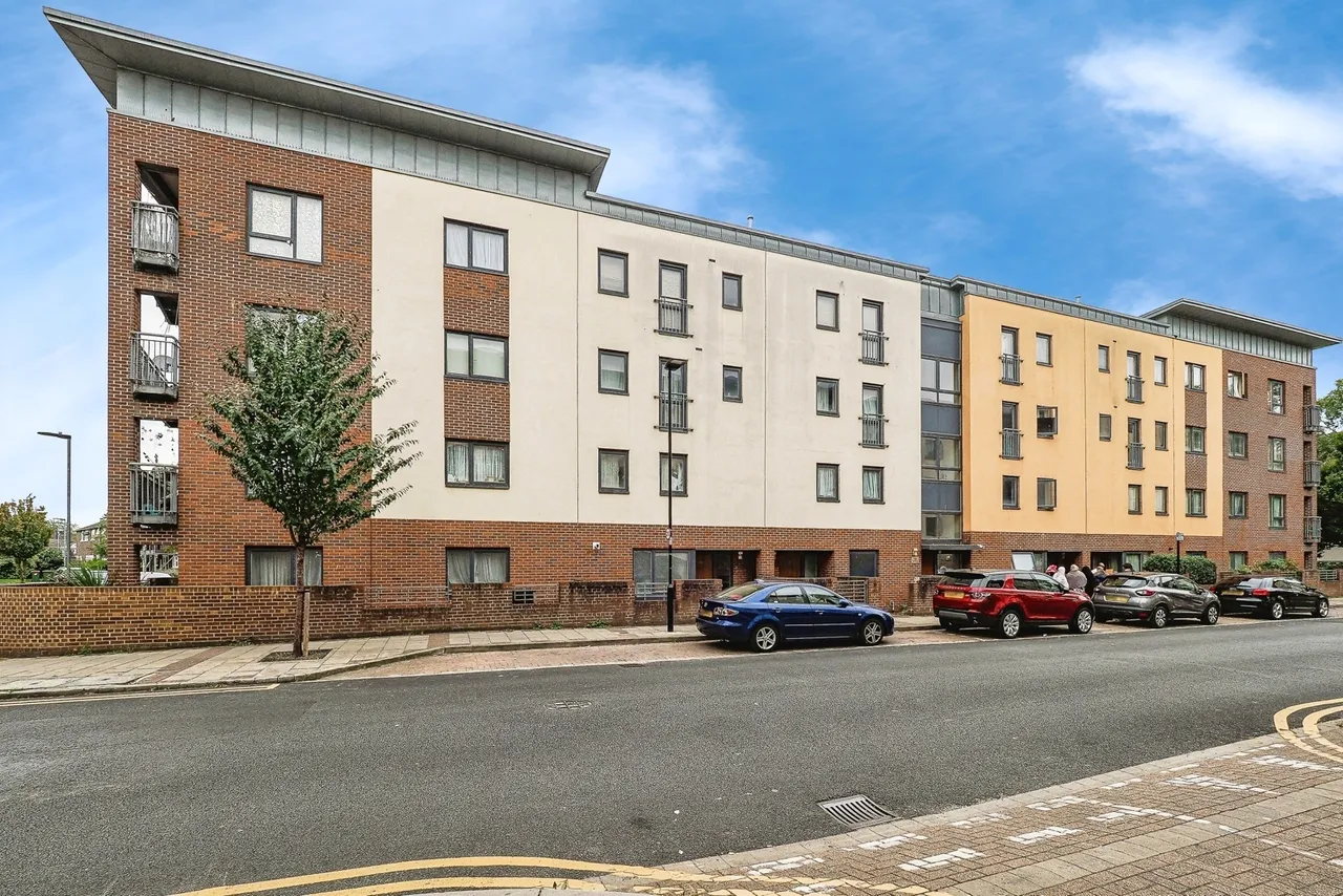 2 bed flat for sale — Stratford Road, LONDON, London, E13