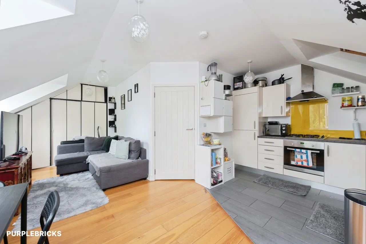 Cottington Road, Feltham, TW13, photo 2
