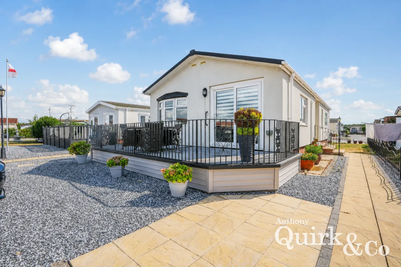 2 bed property for sale, Creek Road, Canvey Island, SS8