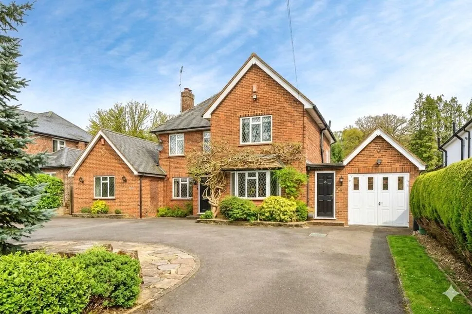 4 bed house for sale — Knowle Grove, Virginia Water, Surrey, GU25
