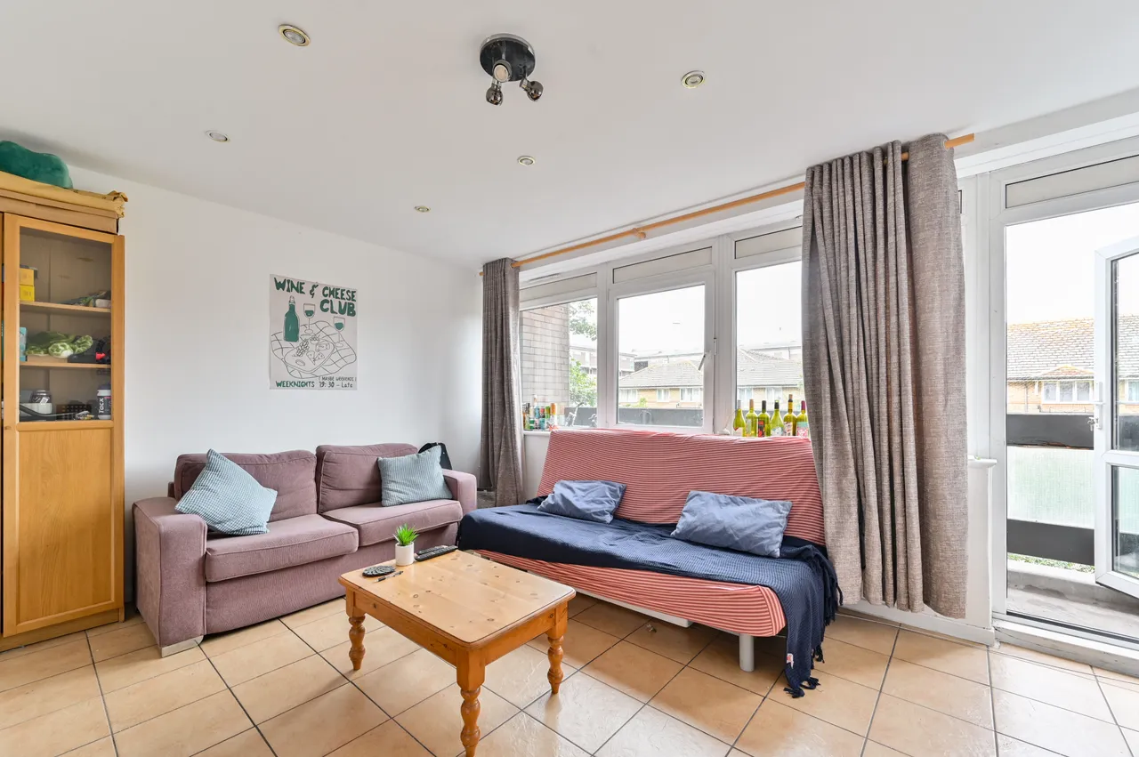 3 bed flat for sale — 70 Dovet Court, Mursell Estate, London