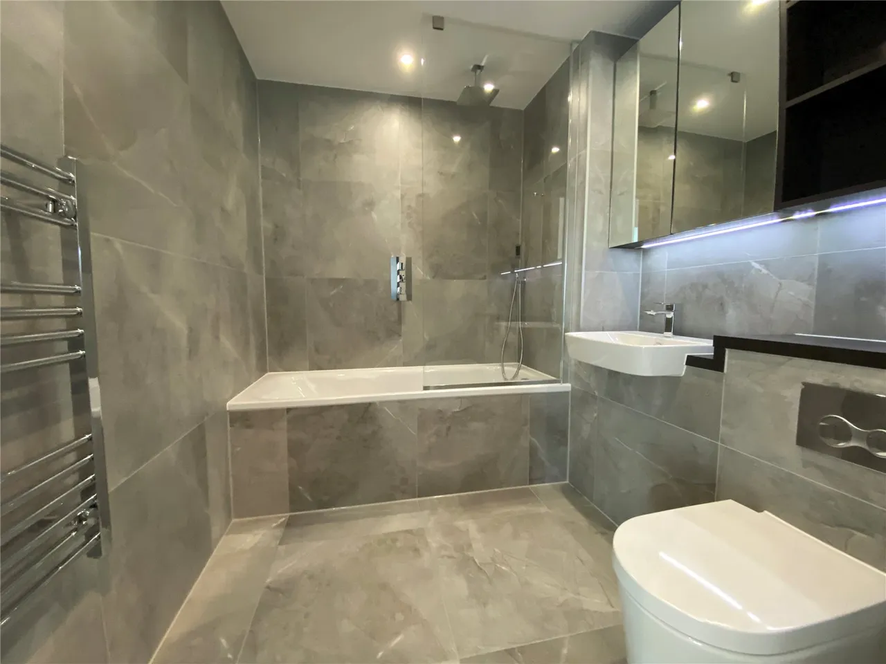 2 bed flat to rent, Portal Way, London, W3