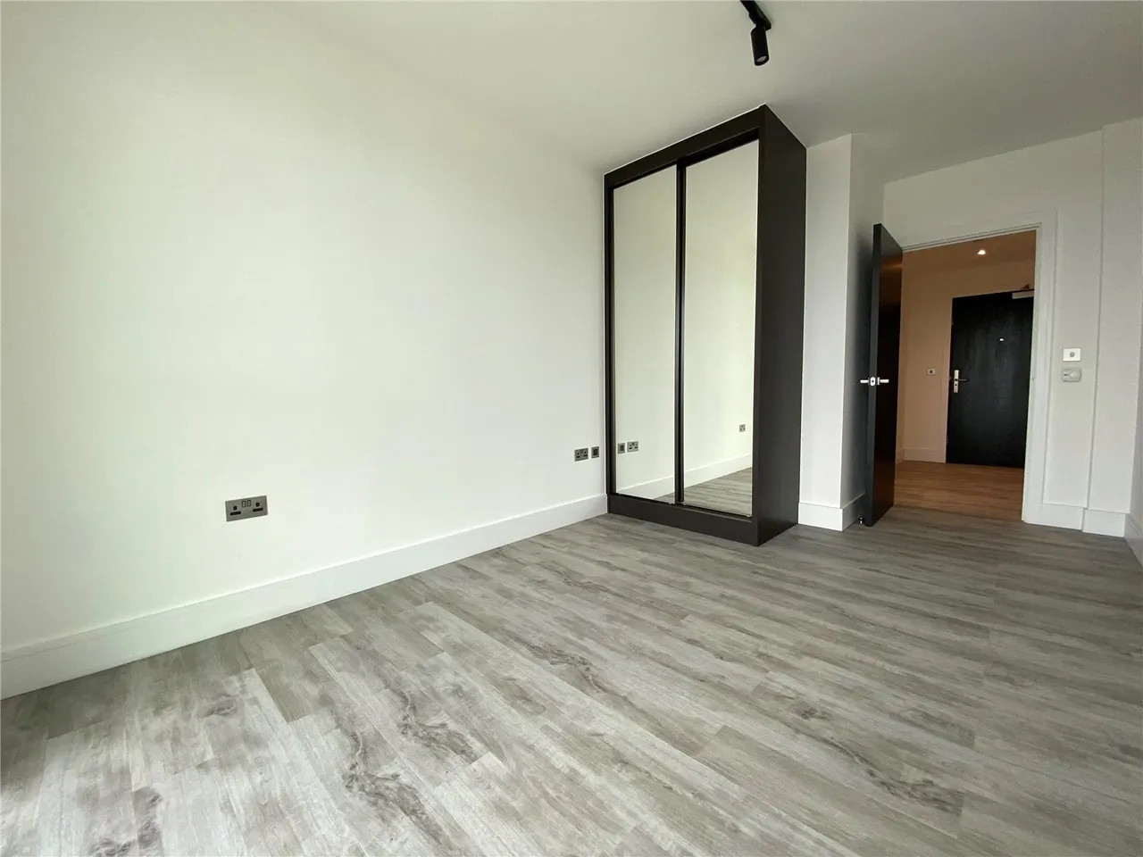 Portal Way, London, W3, photo 6