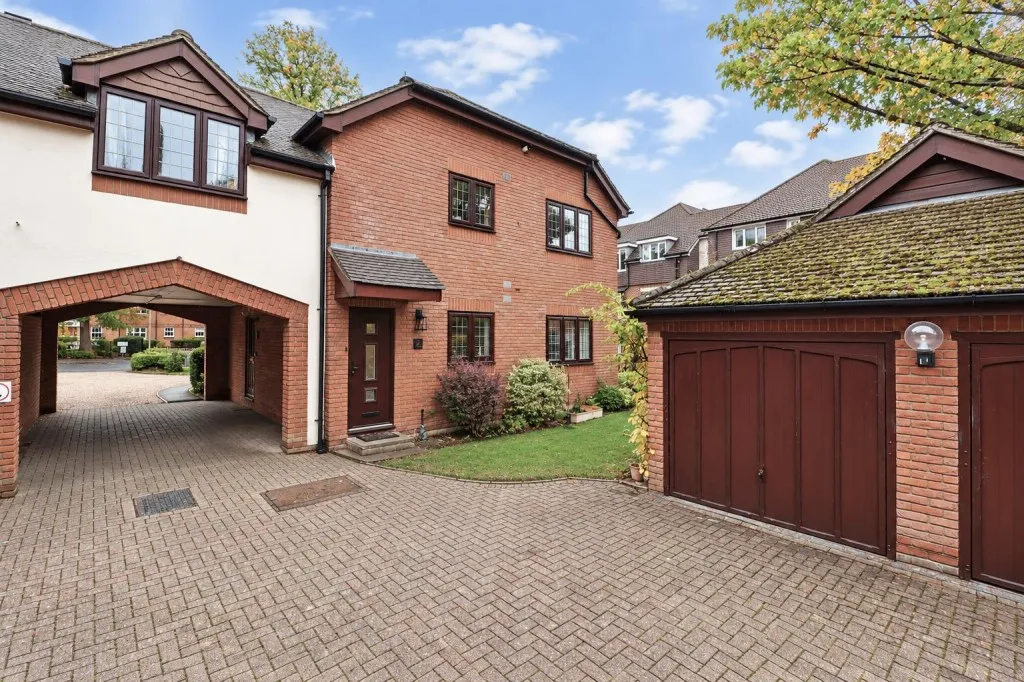 Branksomewood Road, Fleet, photo 11