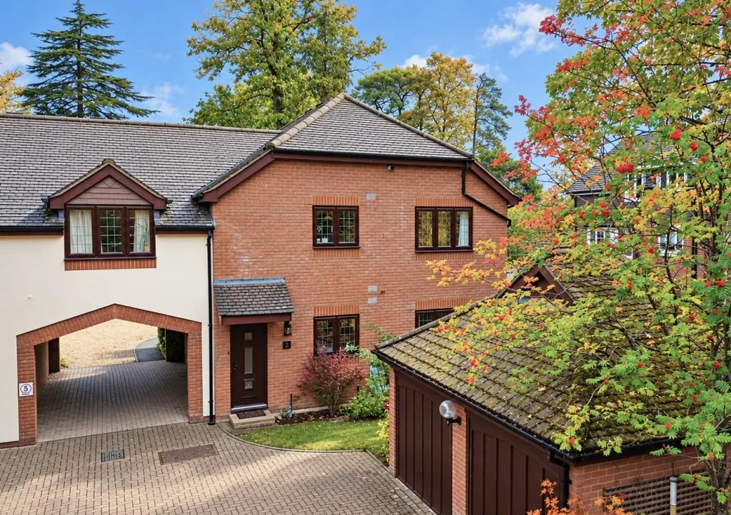 Branksomewood Road, Fleet, photo 13
