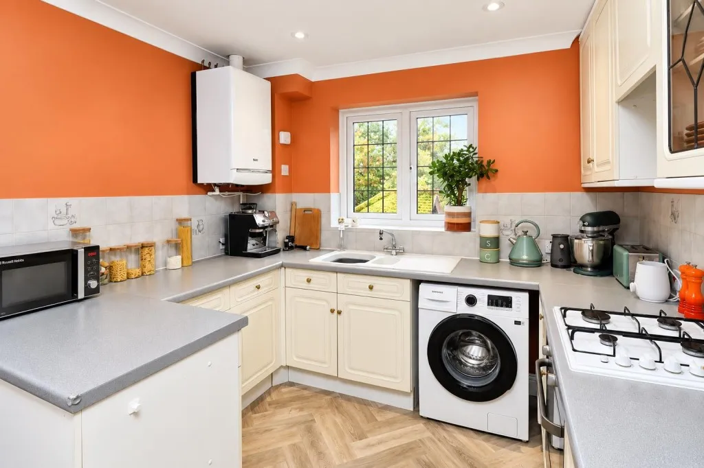 Branksomewood Road, Fleet, photo 6