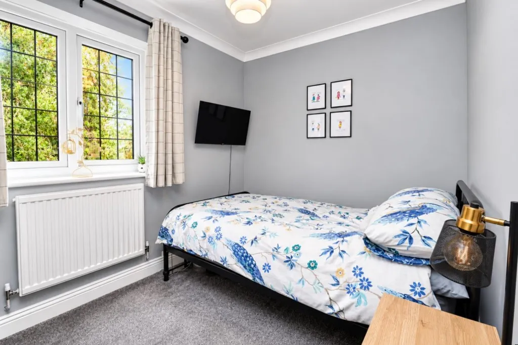 Branksomewood Road, Fleet, photo 9