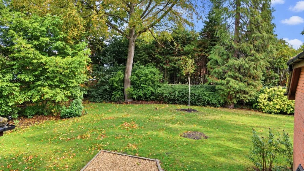 Branksomewood Road, Fleet, photo 14