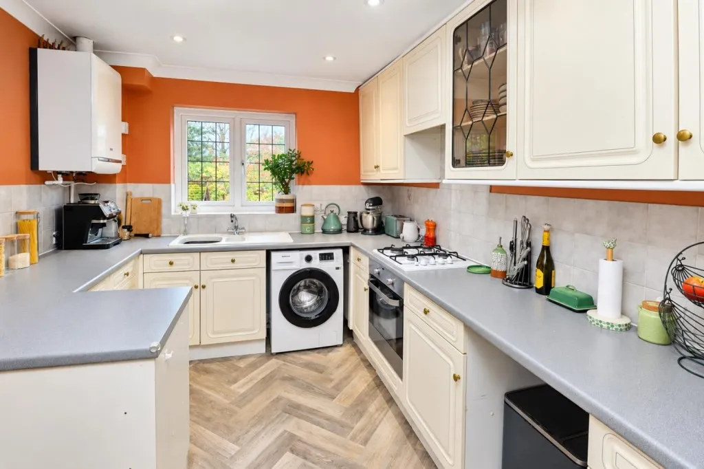 Branksomewood Road, Fleet, photo 5