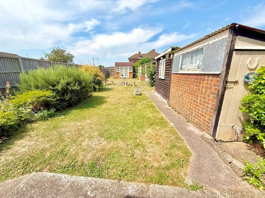 Neville Road, Luton LU3 2JG, photo 13