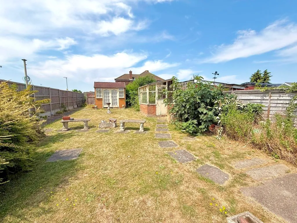 Neville Road, Luton LU3 2JG, photo 16