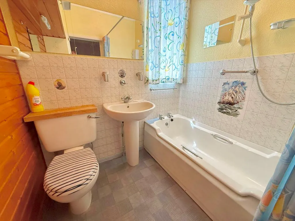 Neville Road, Luton LU3 2JG, photo 12