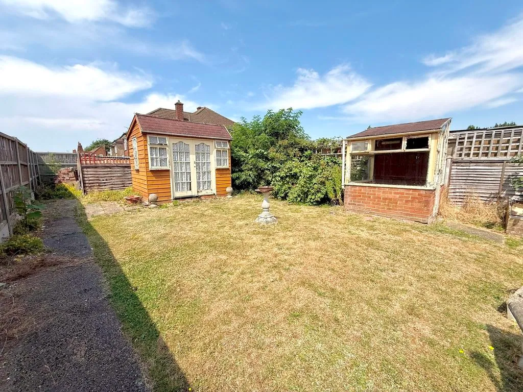 Neville Road, Luton LU3 2JG, photo 14
