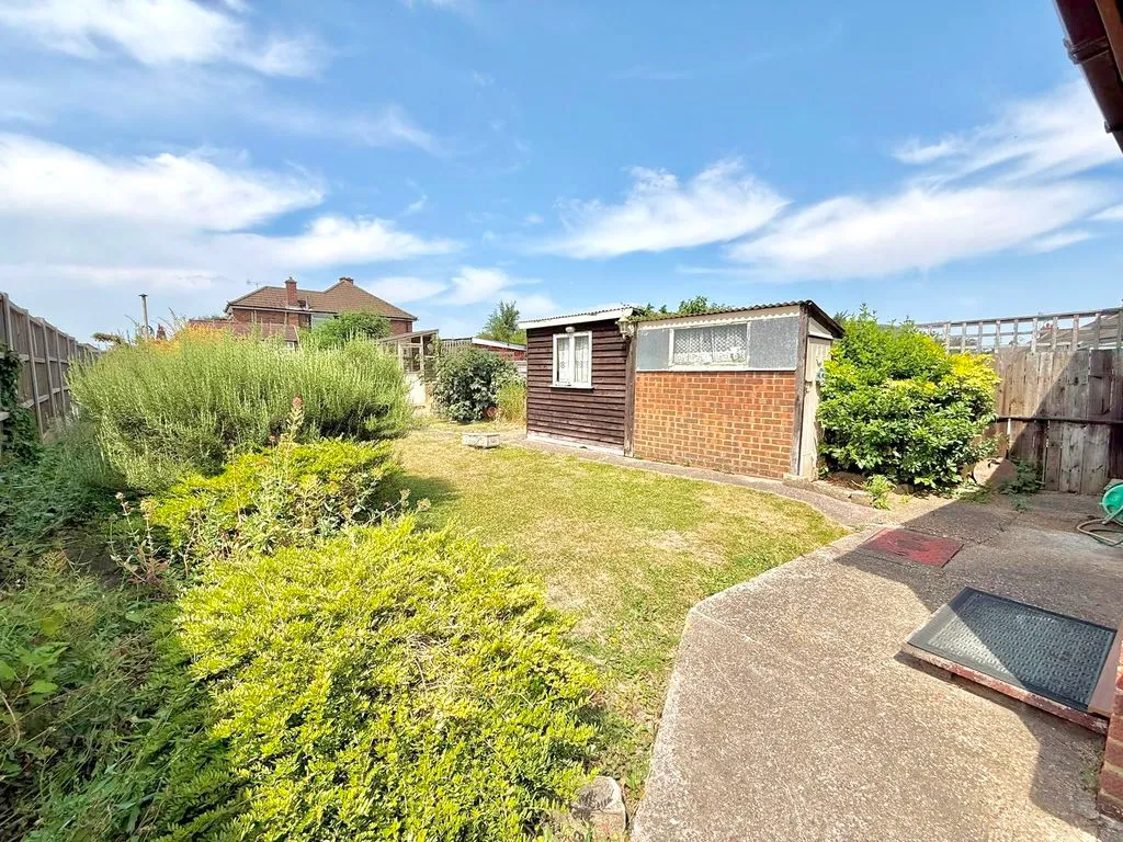 Neville Road, Luton LU3 2JG, photo 15