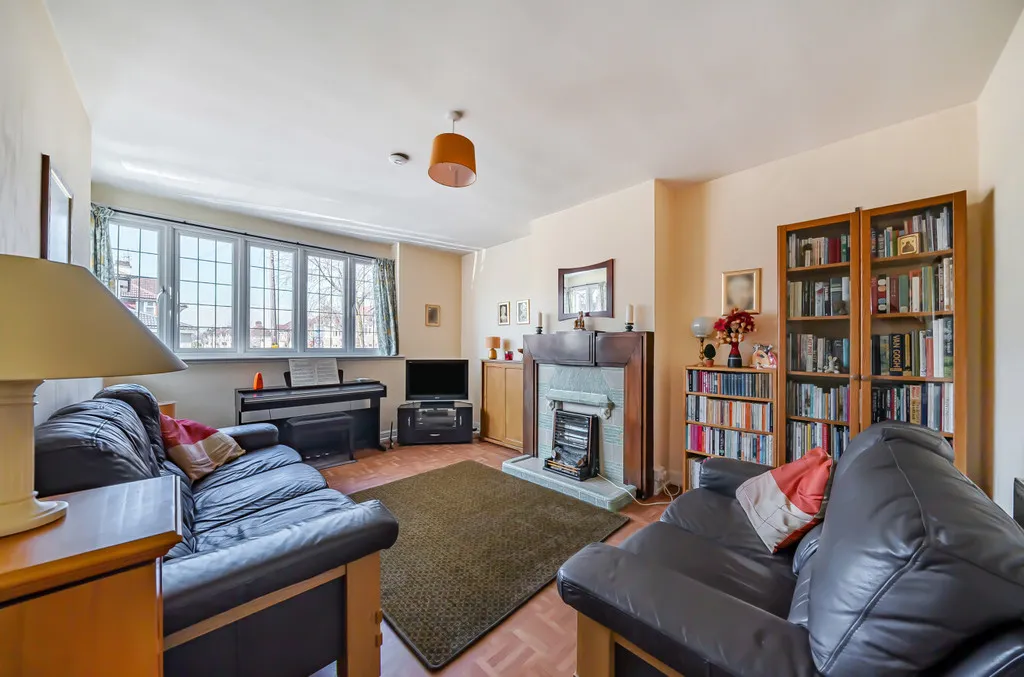 Crombie Road, Sidcup, DA15 8AT, photo 2