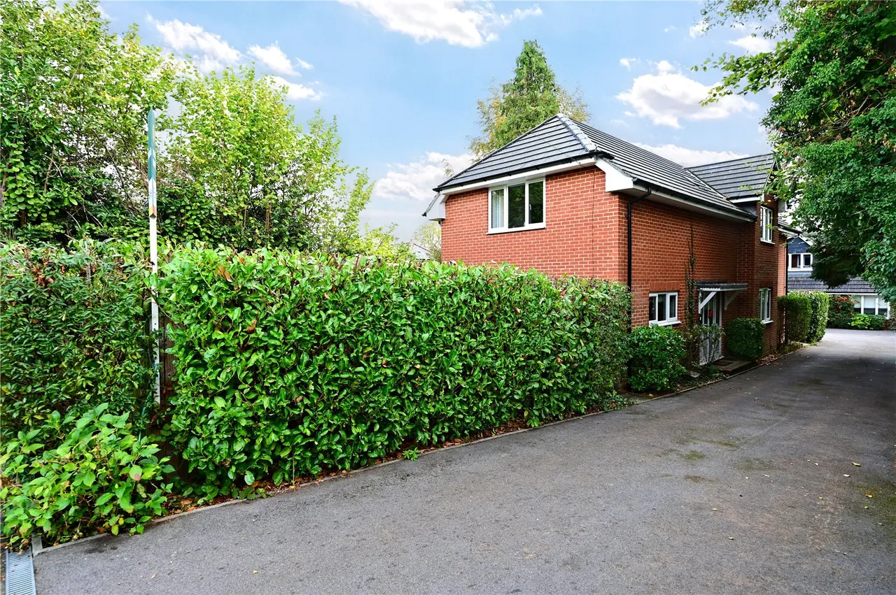 3 bed house for sale, Albert Street, Fleet, GU51