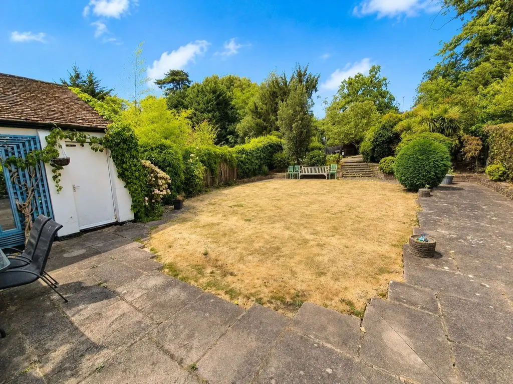 Cavendish Drive, Edgware HA8 7NS, photo 17