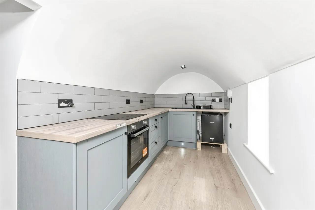 2 bed house for sale — Thomas Street, BRIGHOUSE