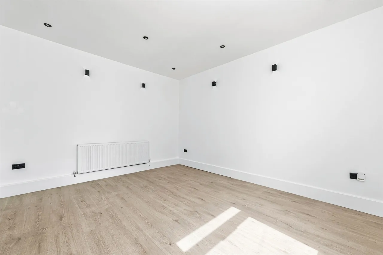 Thomas Street, BRIGHOUSE, photo 7