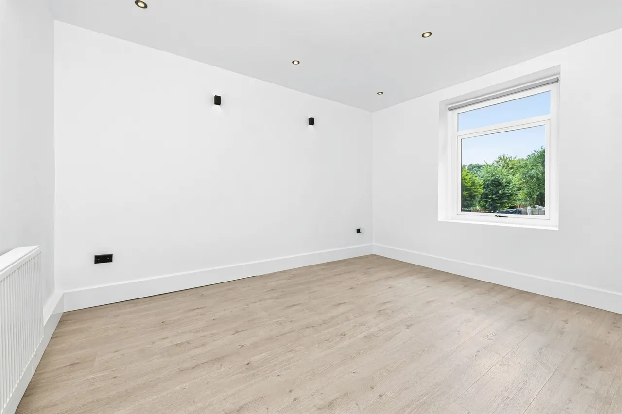 Thomas Street, BRIGHOUSE, photo 12