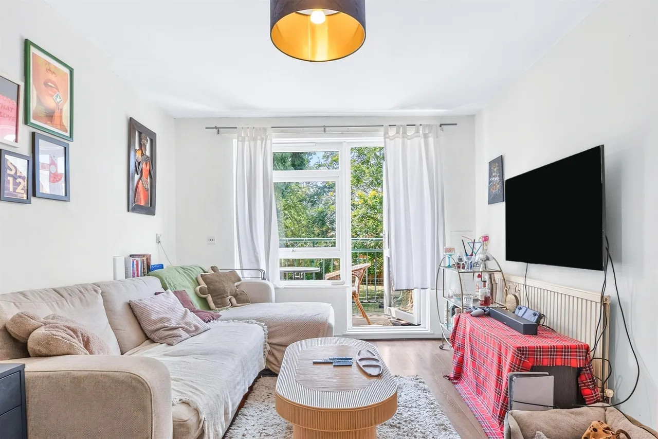 1 bed flat for sale — Rose Way, London