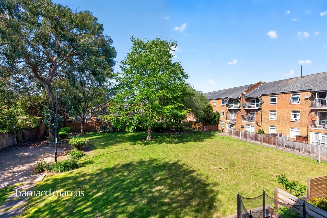 Rose Way, London, photo 6
