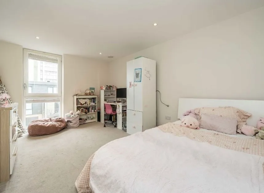 Baltic Avenue, Brentford, TW8, photo 5