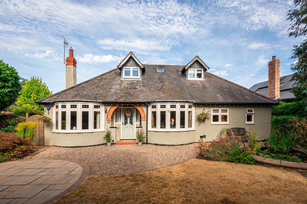 4 bed house for sale, Main Road, Duston, NN5