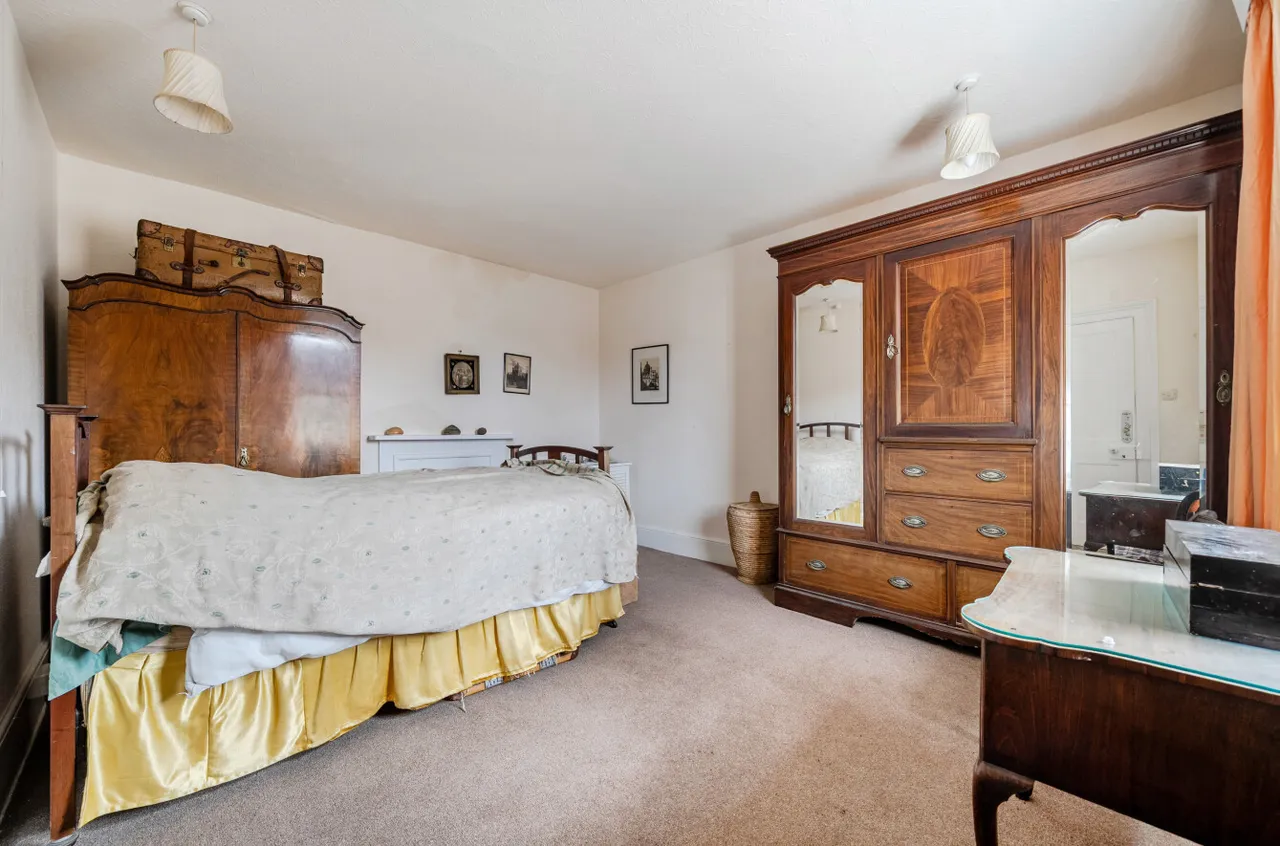 High Street, Bramley, GU5, photo 9
