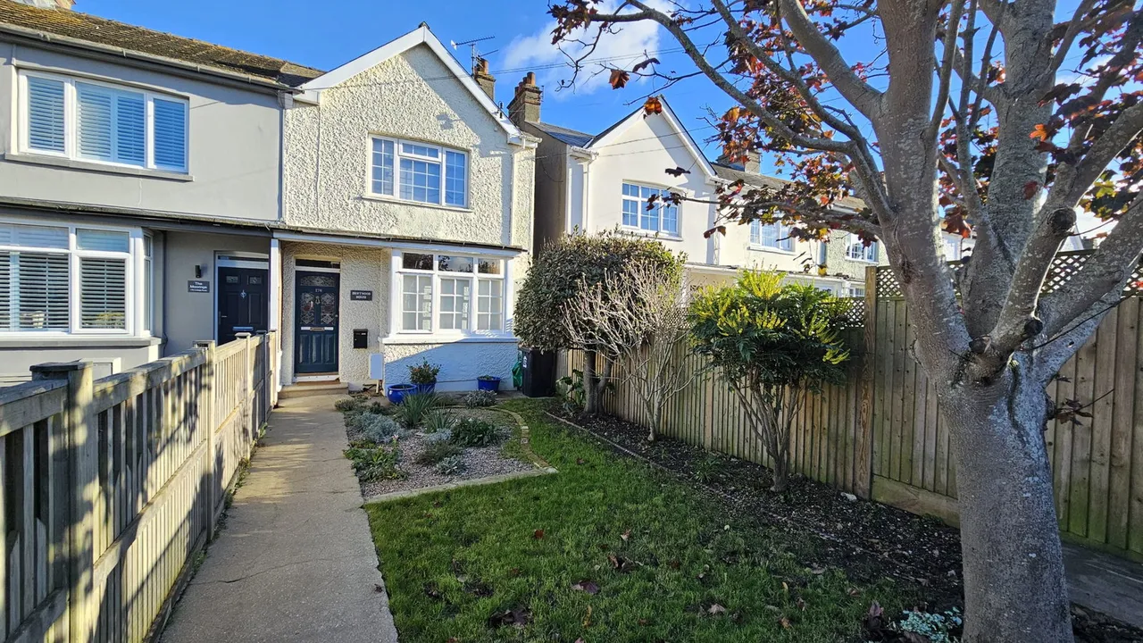 3 bed house for sale — Driftwood House College Road Deal
