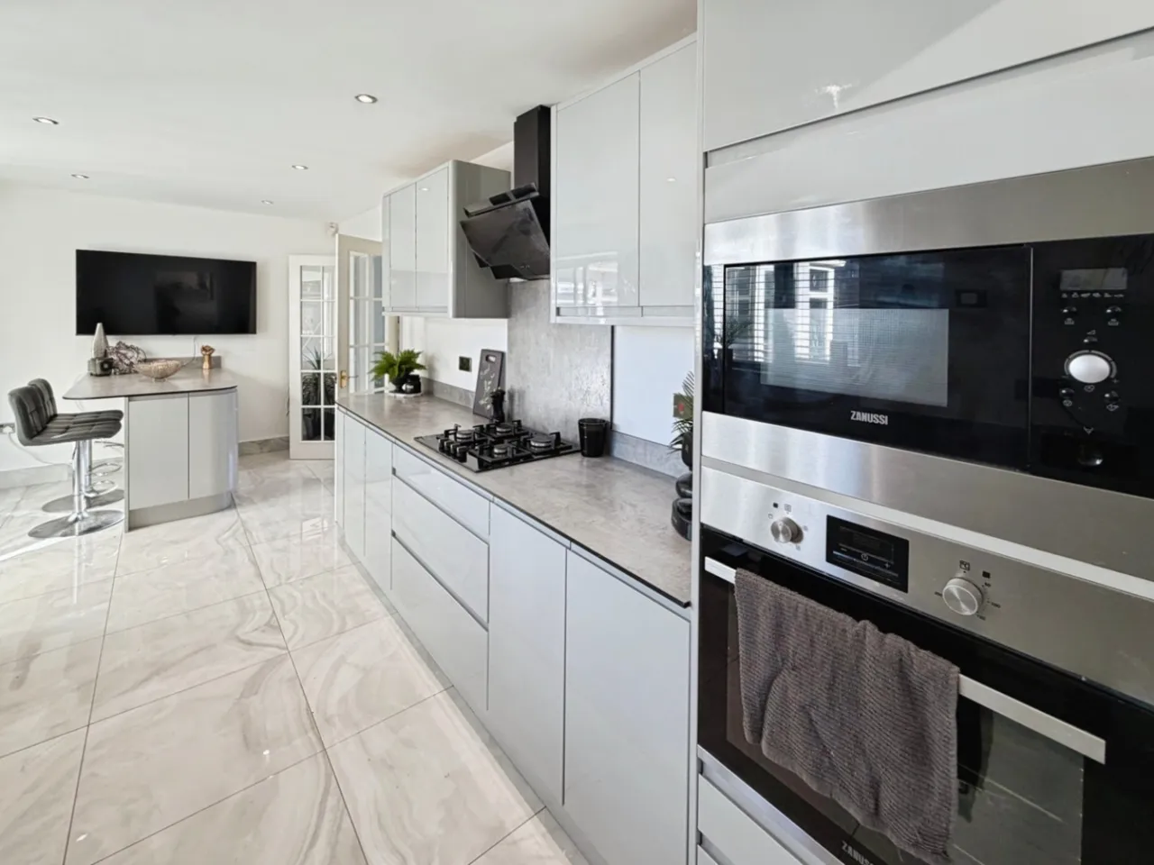 Foxdene, Little Sutton, CH66, photo 13