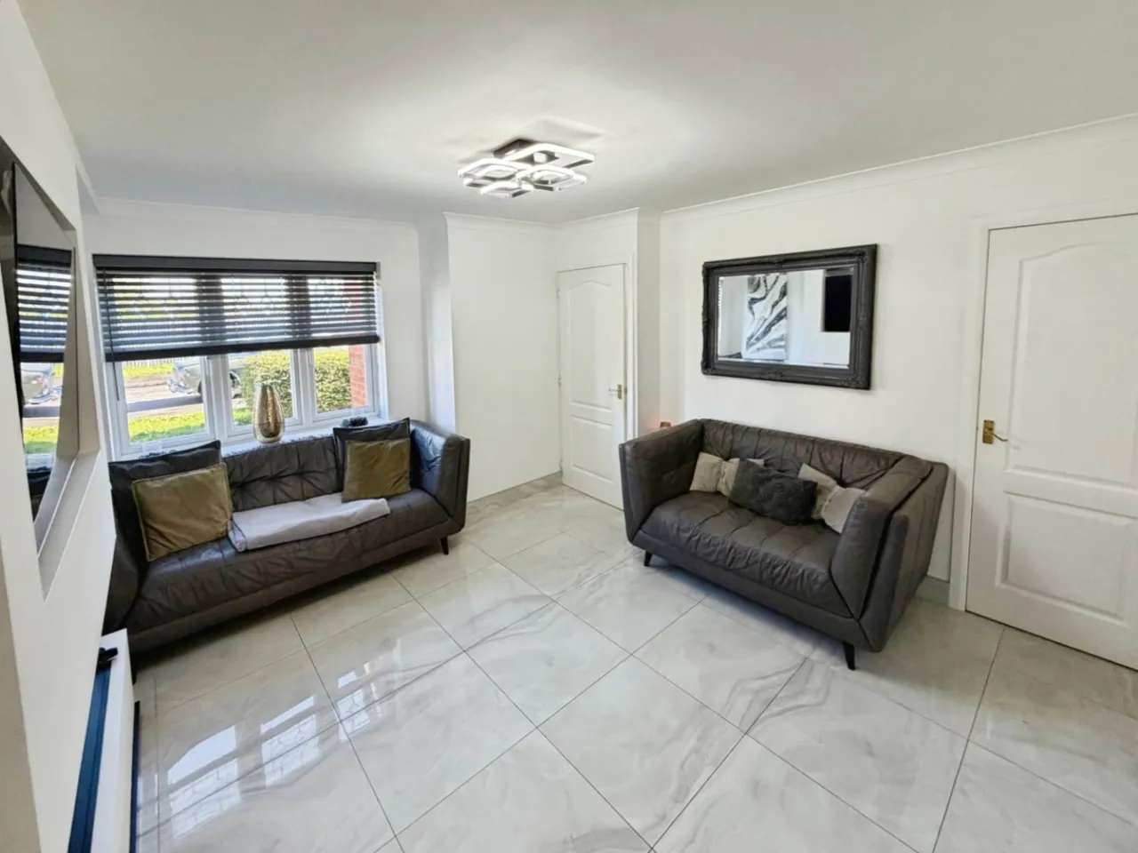 Foxdene, Little Sutton, CH66, photo 9