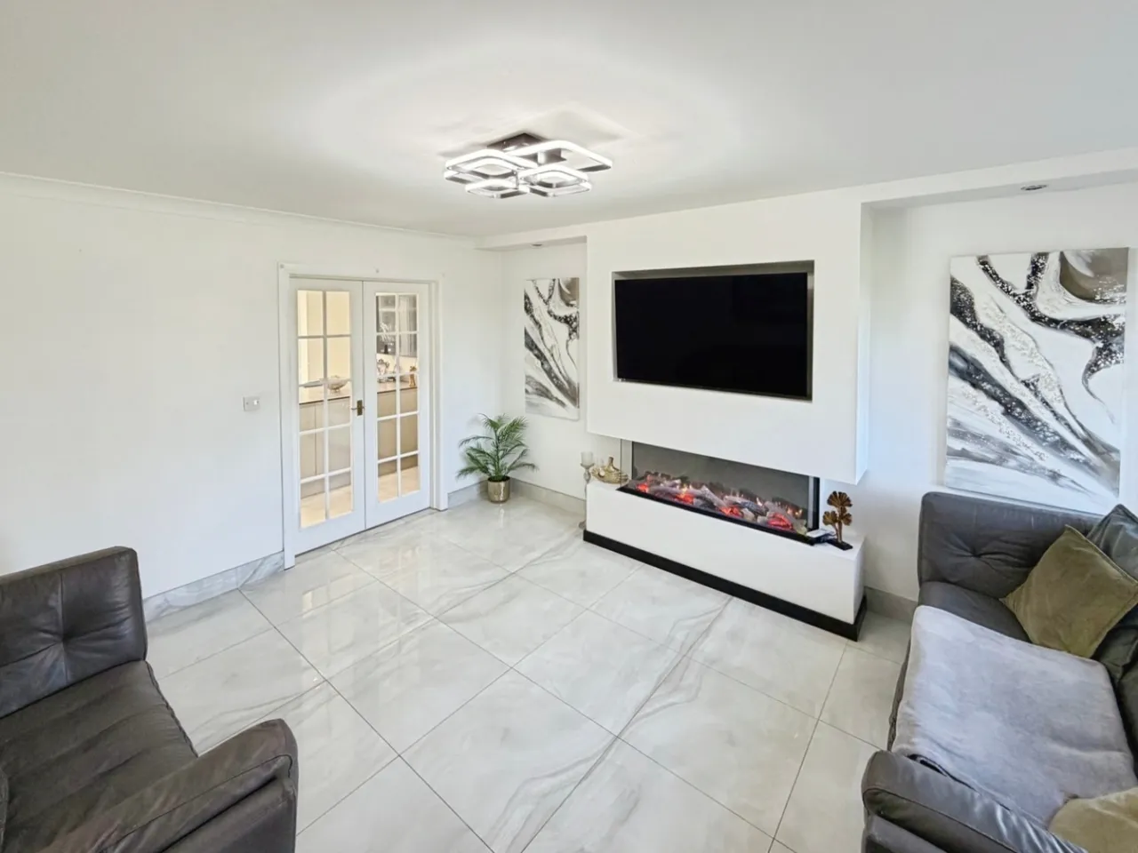 Foxdene, Little Sutton, CH66, photo 5
