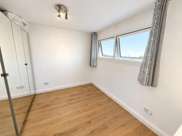 Lovelace Gardens, Surbiton, KT6, photo 4