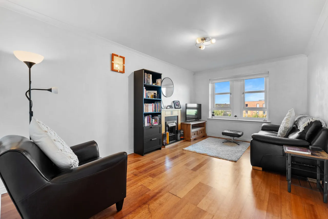 2/1, 14 Old Castle Gardens, Cathcart, G44 4SR, photo 2