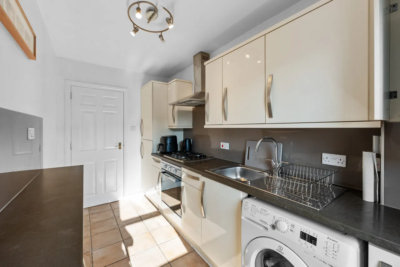 2/1, 14 Old Castle Gardens, Cathcart, G44 4SR, photo 5