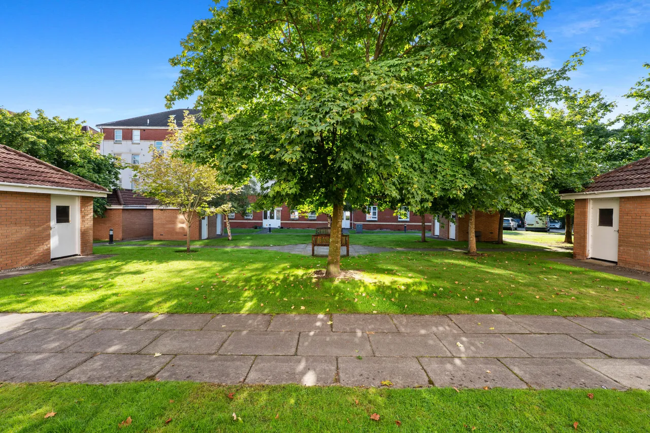 2/1, 14 Old Castle Gardens, Cathcart, G44 4SR, photo 12