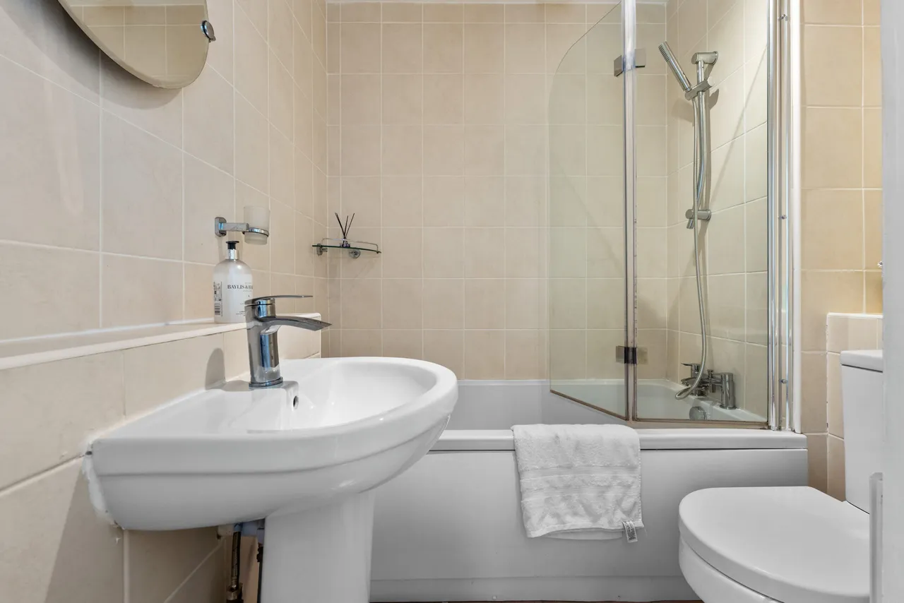 2/1, 14 Old Castle Gardens, Cathcart, G44 4SR, photo 11