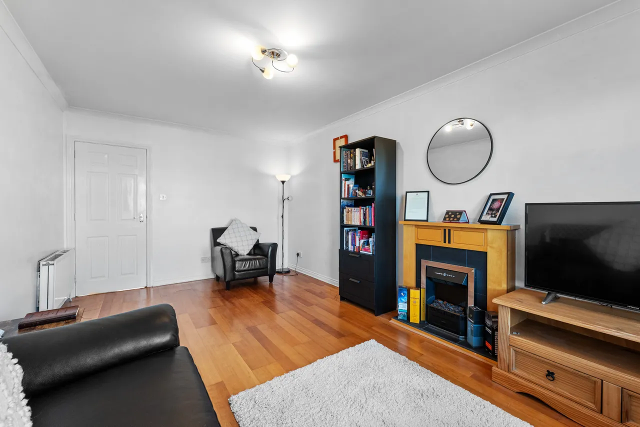 2/1, 14 Old Castle Gardens, Cathcart, G44 4SR, photo 3