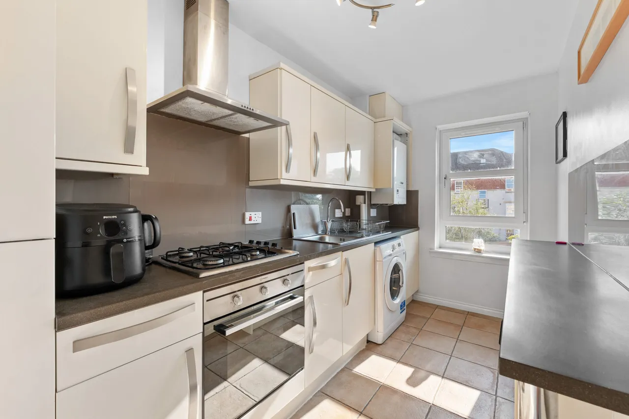 2/1, 14 Old Castle Gardens, Cathcart, G44 4SR, photo 4