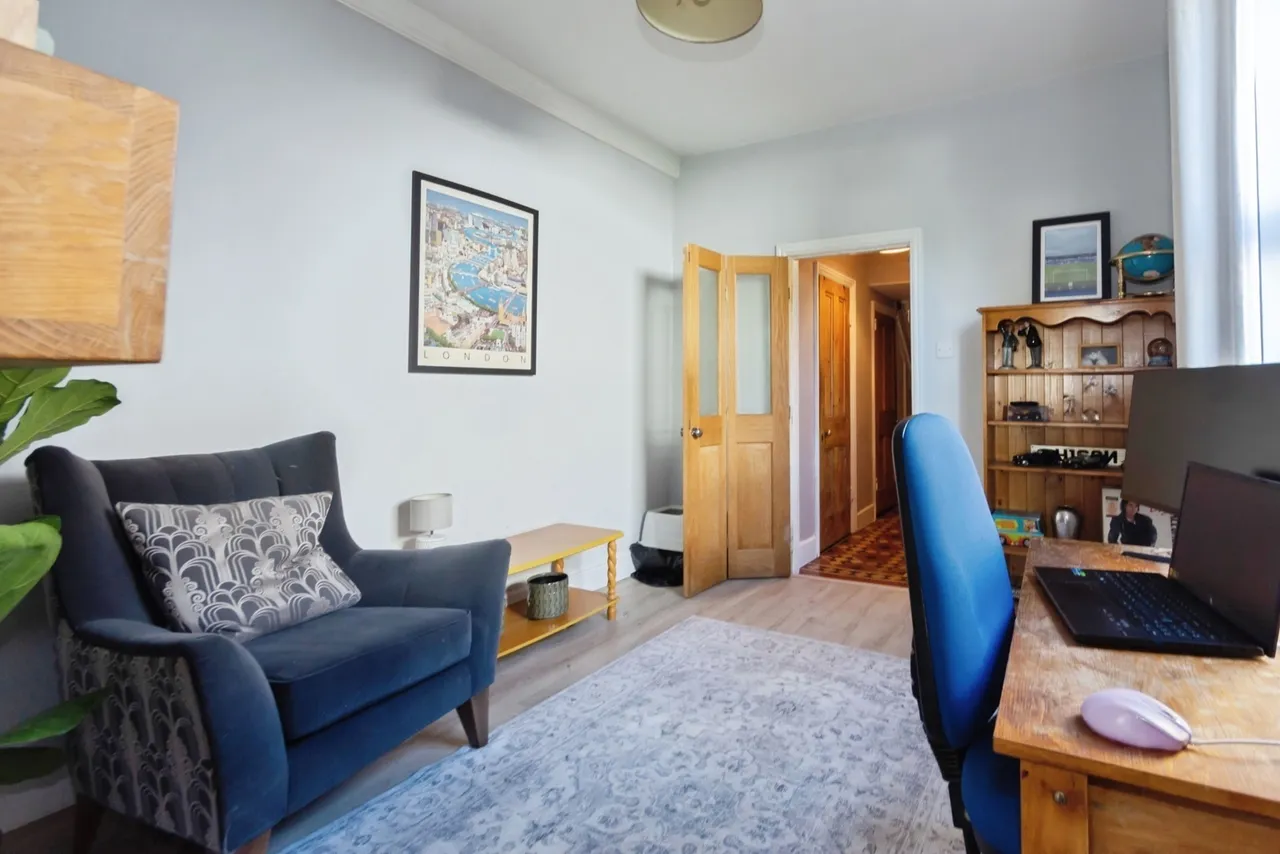 Warwick Road, Acocks Green, B27, photo 5